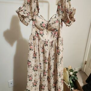 Chic Floral Midi Dress with Ruffle Sleeves